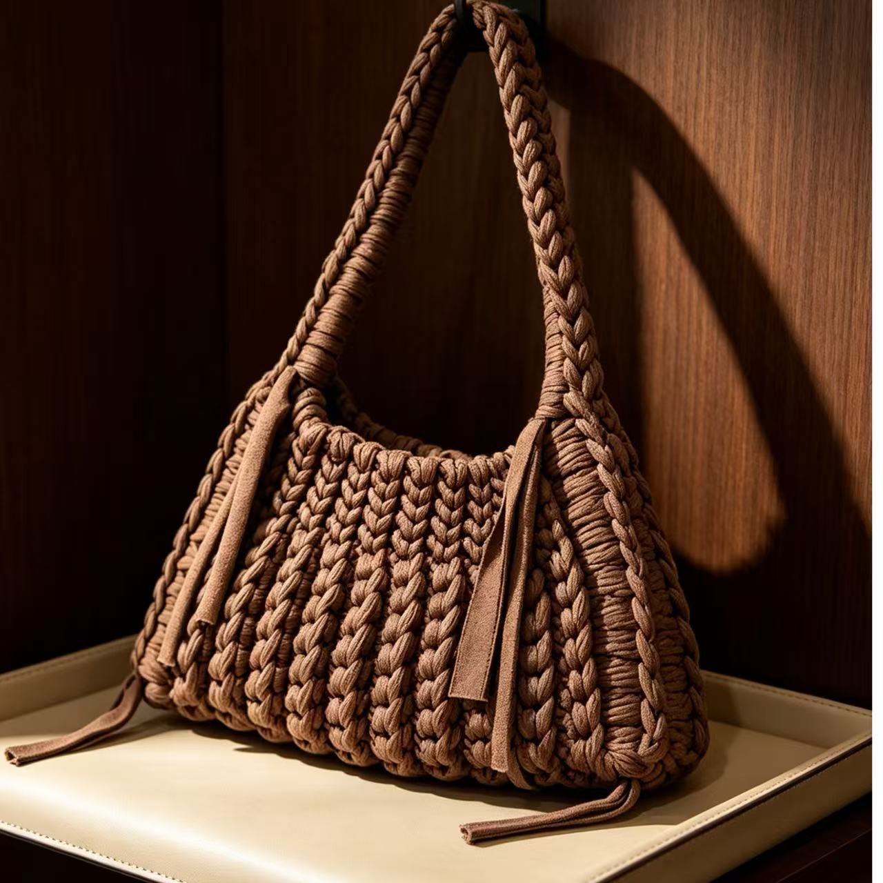 Tas Tangan Wanita dengan Desai - Interior Design Open Space ulasan dan harga