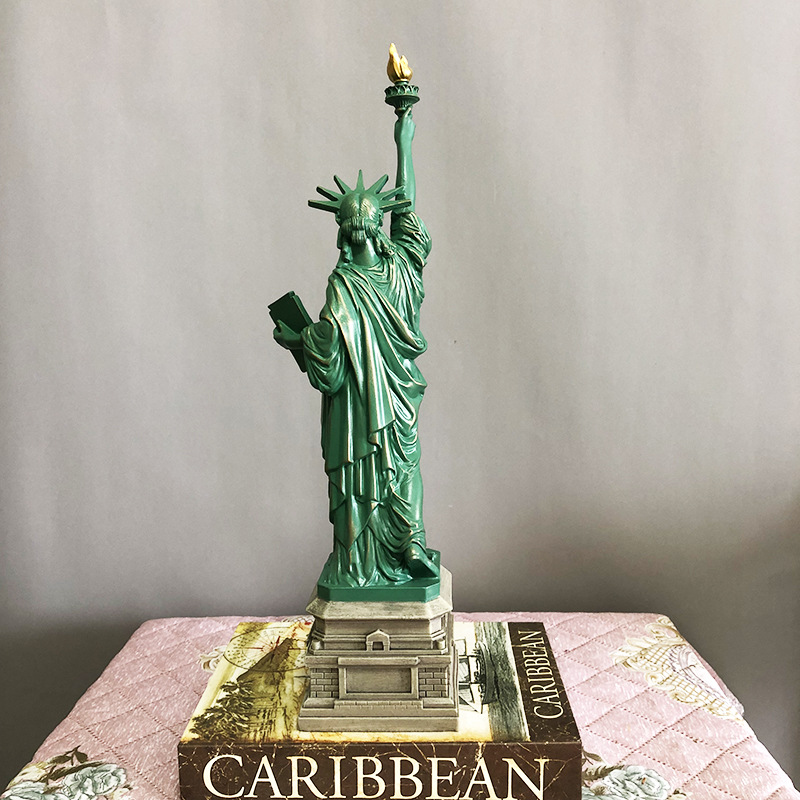 ERMAKOVA Patung Liberty Model  - Interior Design New York ulasan dan harga