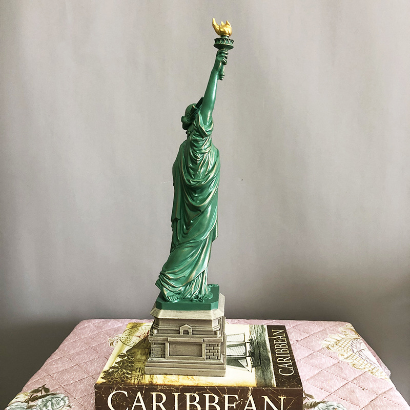 ERMAKOVA Patung Liberty Model  - Interior Design New York ulasan dan harga